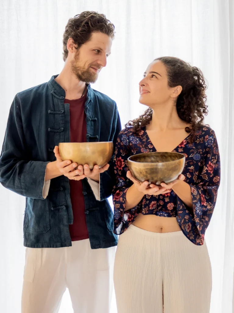 Shenti, duo de thérapeutes spécialisés en sound healing avec bols tibétains